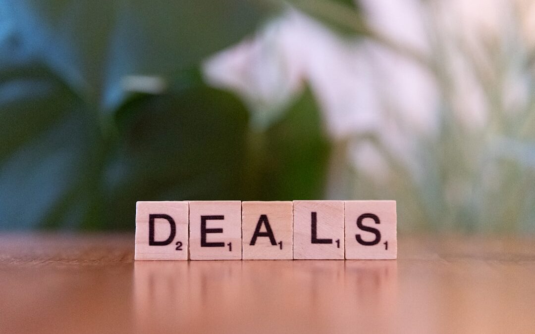Koffers in de sale: waar scoor je de beste deals?